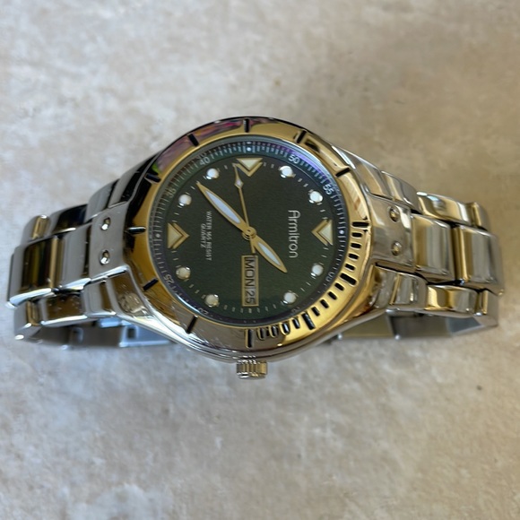 Armitron men battery water resistant 165ft stainless steel date&day - Picture 3 of 8